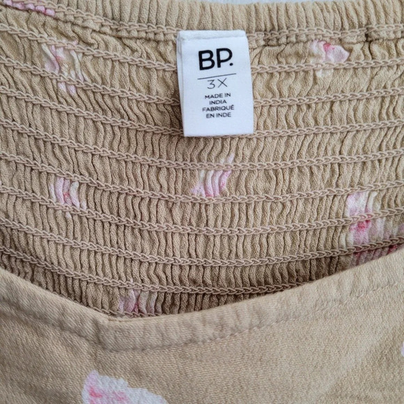 NWT BP. Women's Crop Blouse Top Size 3X Beige Floral 100% Viscose Short Sleeves - Picture 4 of 9